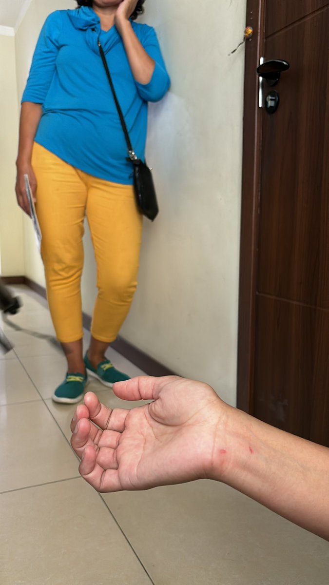 Сүхбаатар дүүргийн цагдаа дээр хүмүүс баривчлагдан ирсээр байна. 
“Путиныг баривчил” жагсаал цагдаа потор үргэлжилж байна. #StandWithUkraine 🇺🇦🇺🇦🇲🇳