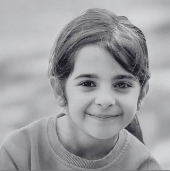 #NarinÇocuk ''Gördüğüm şeylere karşı,
elimden bir şey gelmediği için kendimden nefret ettim,
duyulmayan sesimden,
delirmeyen aklımdan nefret ettim.''

—Joseph Conrad