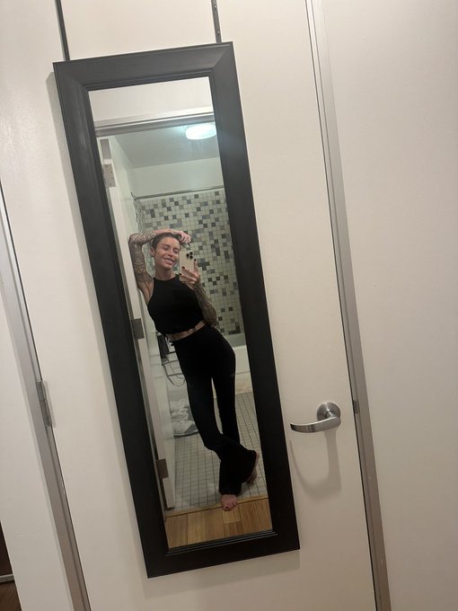 My first selfies after a long depression. Congratulate me, I&rsquo;ve pulled through. Though I had to quit