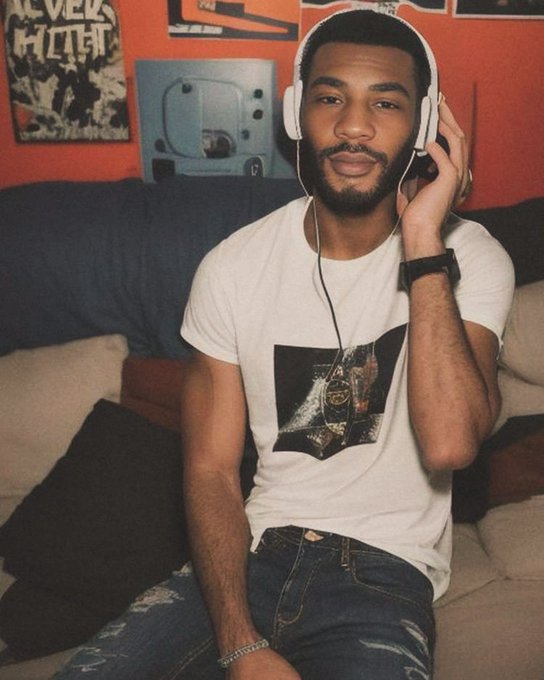 Chilling https://t.co/4DcpDBtdq6<a href="/tag/snapchatleaked"class="tags"><span>#snapchatleaked</span></a>