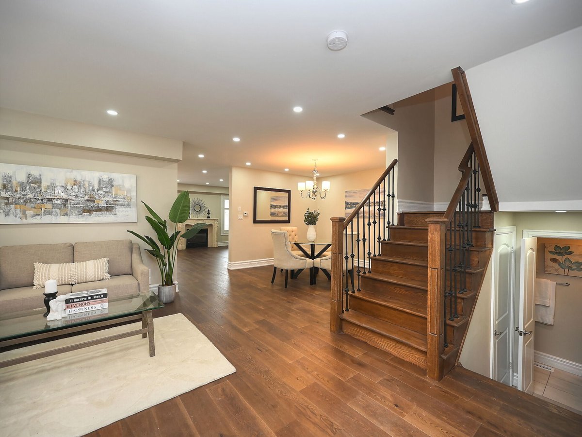 Sharon_Hyman's tweet photo. FOR SALE  678 Macbeth Hgts. Miss. $1,295,000.  4-bed, 3-bath det. 6 car park, main level office, freshly painted, carpet free, pot lights, lux. 5-piece ensuite, prime location, top-tier schools. Contact Sharon Hyman, Broker of Record at 647.299.2246 for more info! https://t.co/YmcrOvbN6s