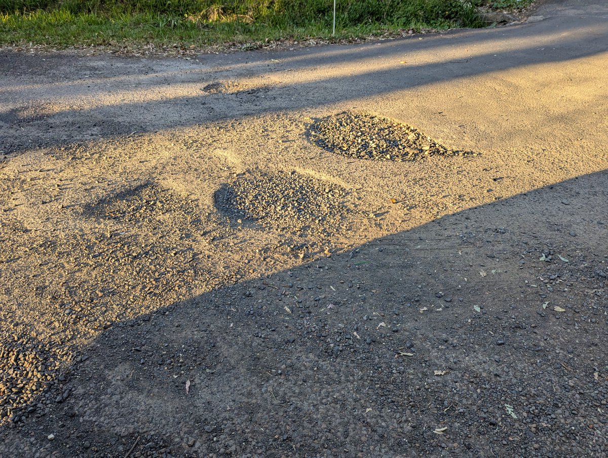 LaborWyong's tweet image. Is that time again! Pothole picture of the day.