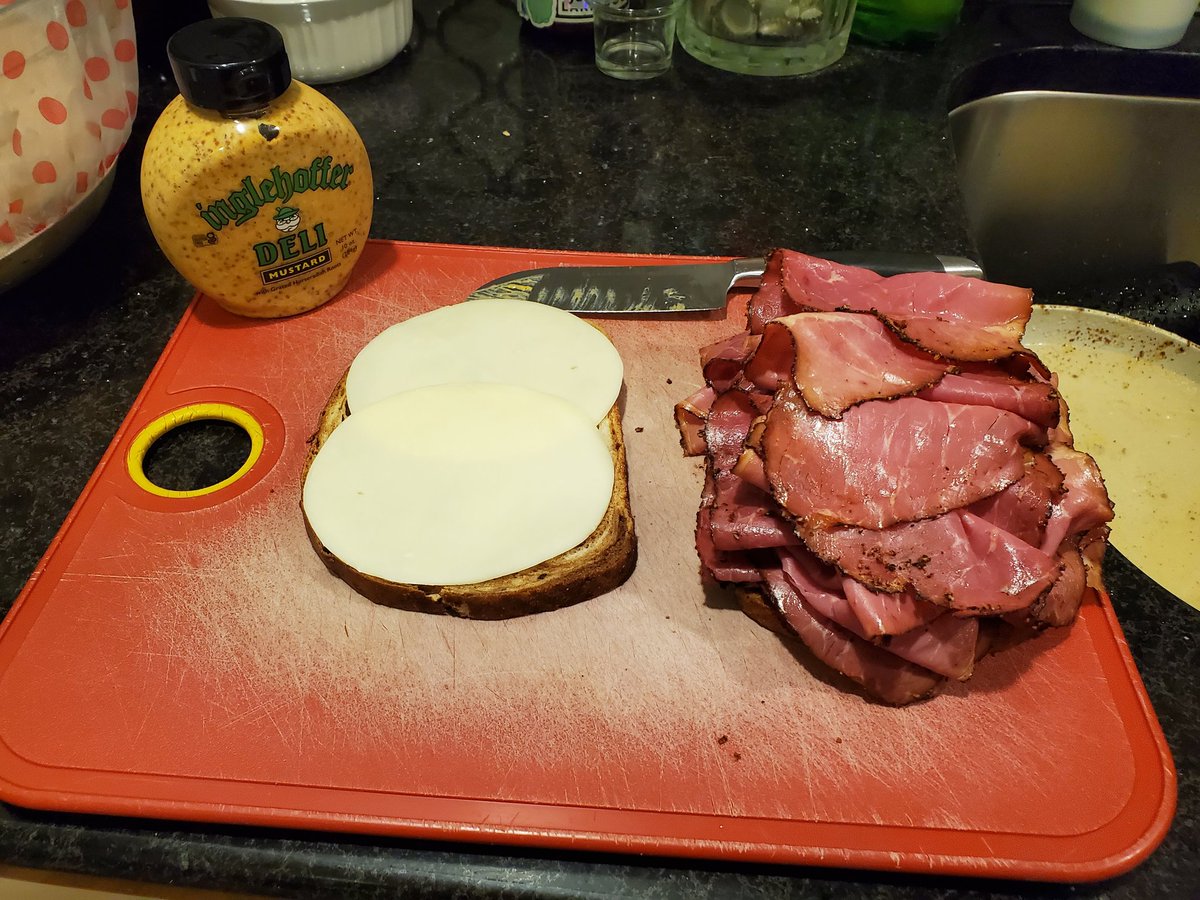 SteveTalksGood's tweet image. You dream of riches or a world without suffering, I dream of a pastrami sandwich so delectable that God himself would leave his heaven to raid my refrigerator... We are not the same.