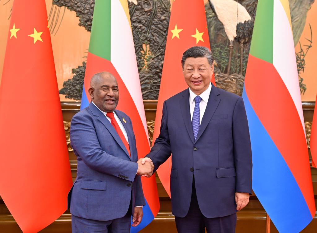 liupheonix's tweet photo. Chinese President Xi Jinping and #Comorian President Azali Assoumani announced the elevation of bilateral relations to a strategic partnership yesterda. https://t.co/ClN24OiqFa