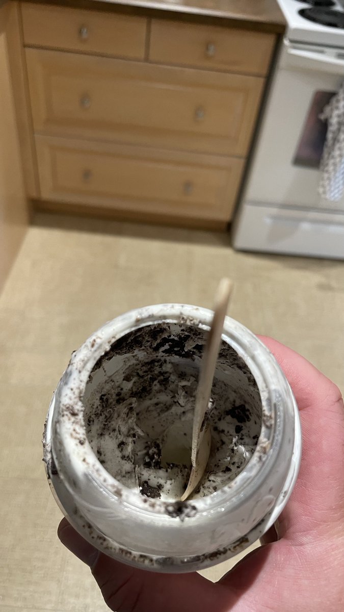 Ordered a regular oreo <a href="/McDonaldsCanada/">McDonald's 🇨🇦</a> McFlurry and it’s like they only made it snack size. 😢