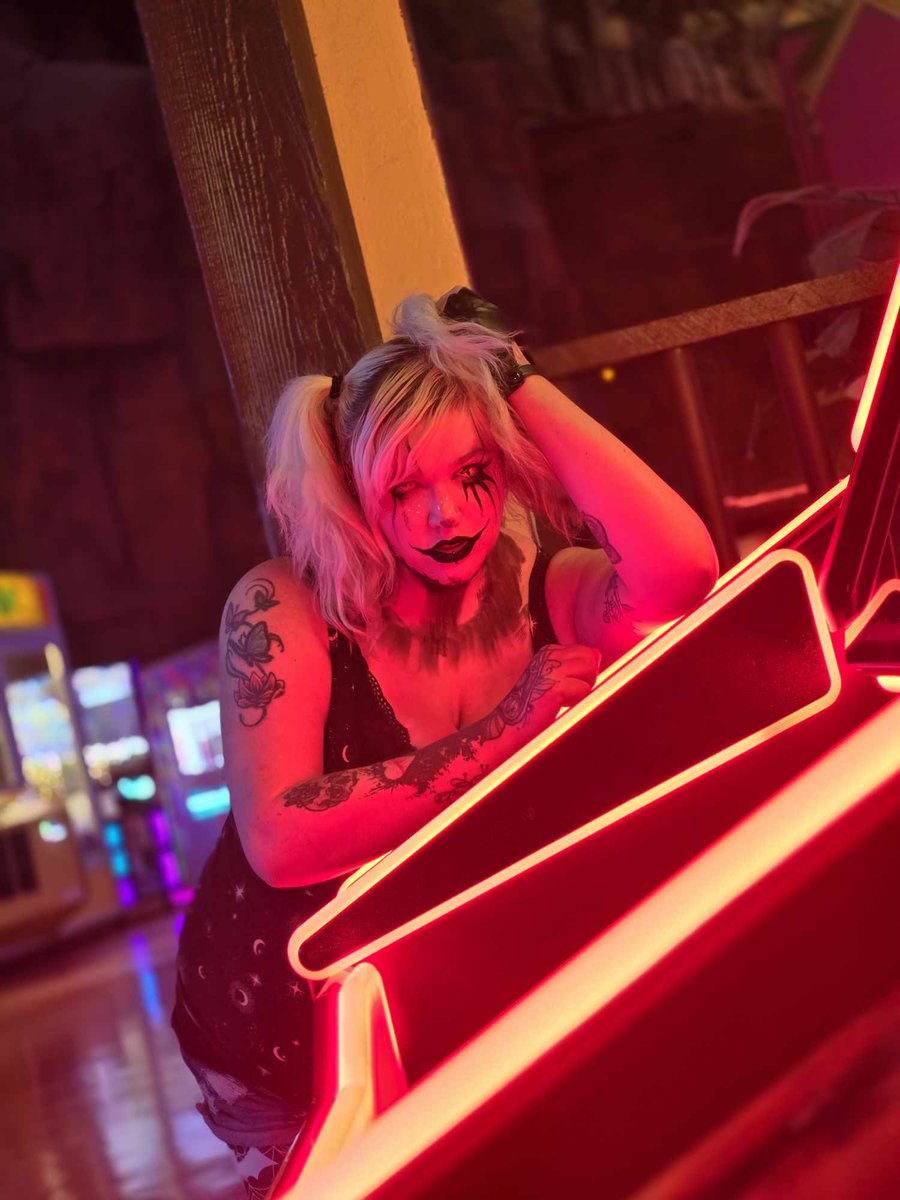 mischiefdaclown's tweet photo. It's official I'll be at
Woods Of Terror
October 11-13 with my good friends Dead City Circus Sideshow AND October 18-20.
Use code MISCHIEF for 25% off tickets
#mischief #sideshow #actress #woodsofterror #northcarolina #horror https://t.co/MD9IiJIbtQ