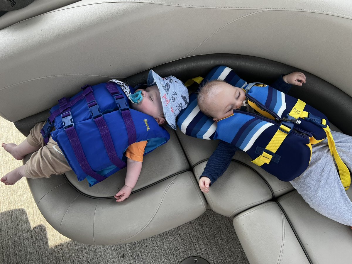 BrzozowskiRob's tweet image. Weekend for the books.