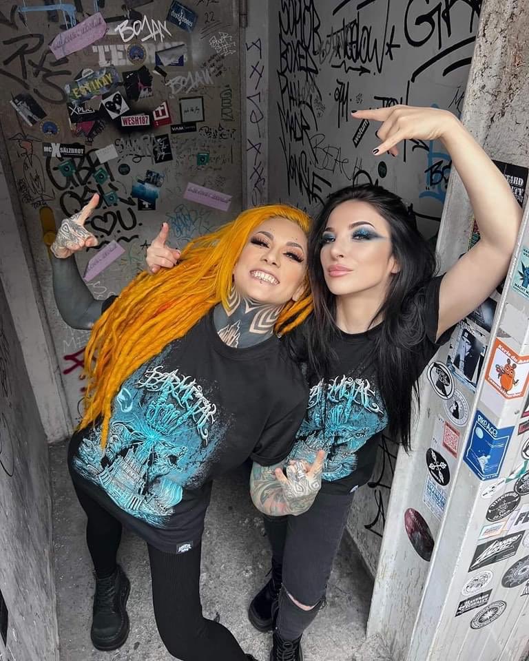 orphe666's tweet photo. #WomenofMetal #LenaScissorhands #AliceLane #InfectedRain https://t.co/A8pZp7146A