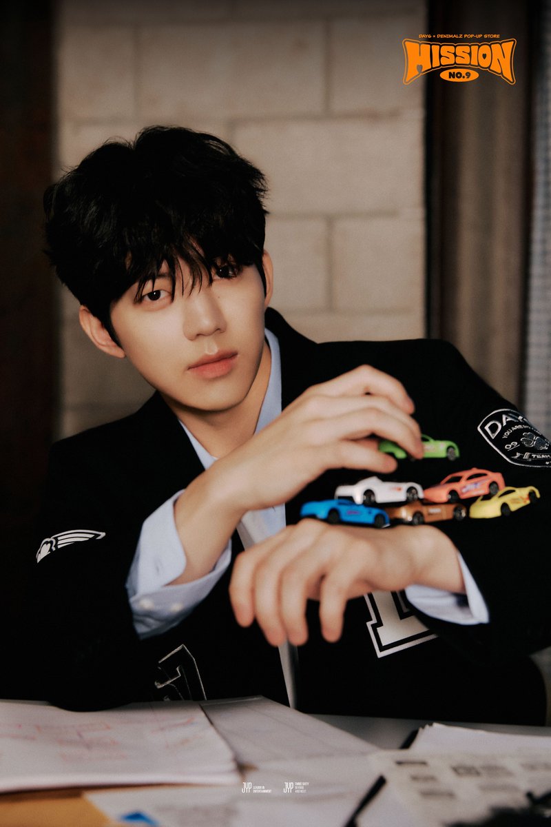 yoonceiling22's tweet photo. 뭐가다름.. https://t.co/g3NWFOLfN7