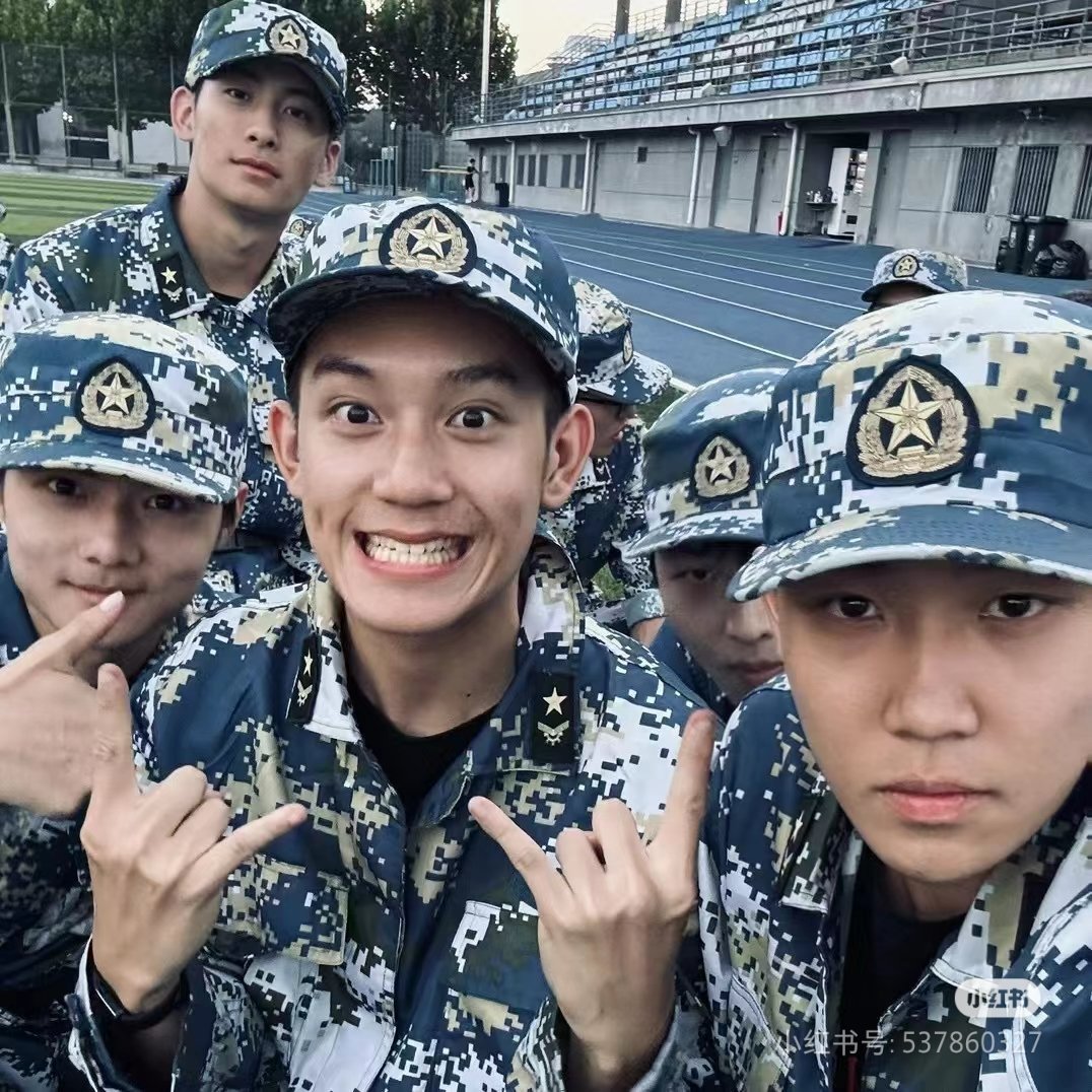 Pimmie_hothead's tweet image. เจอเหยียนเคอในรูปเพื่อนน้อง

#YanKe​ #闫钶