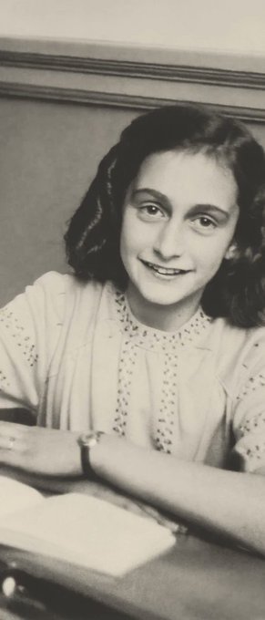 boudewijnsteur's tweet photo. Op deze dag in 1944 werden Anne Frank en haar gezin op transport gesteld naar concentratiekamp Auschwitz-Birkenau (later ging ze naar Bergen-Belsen). Het was het laatst transport vanuit doorgangskamp Westerbork naar Auschwitz

#opdatwijnietvergeten https://t.co/G46ZFLzSBO