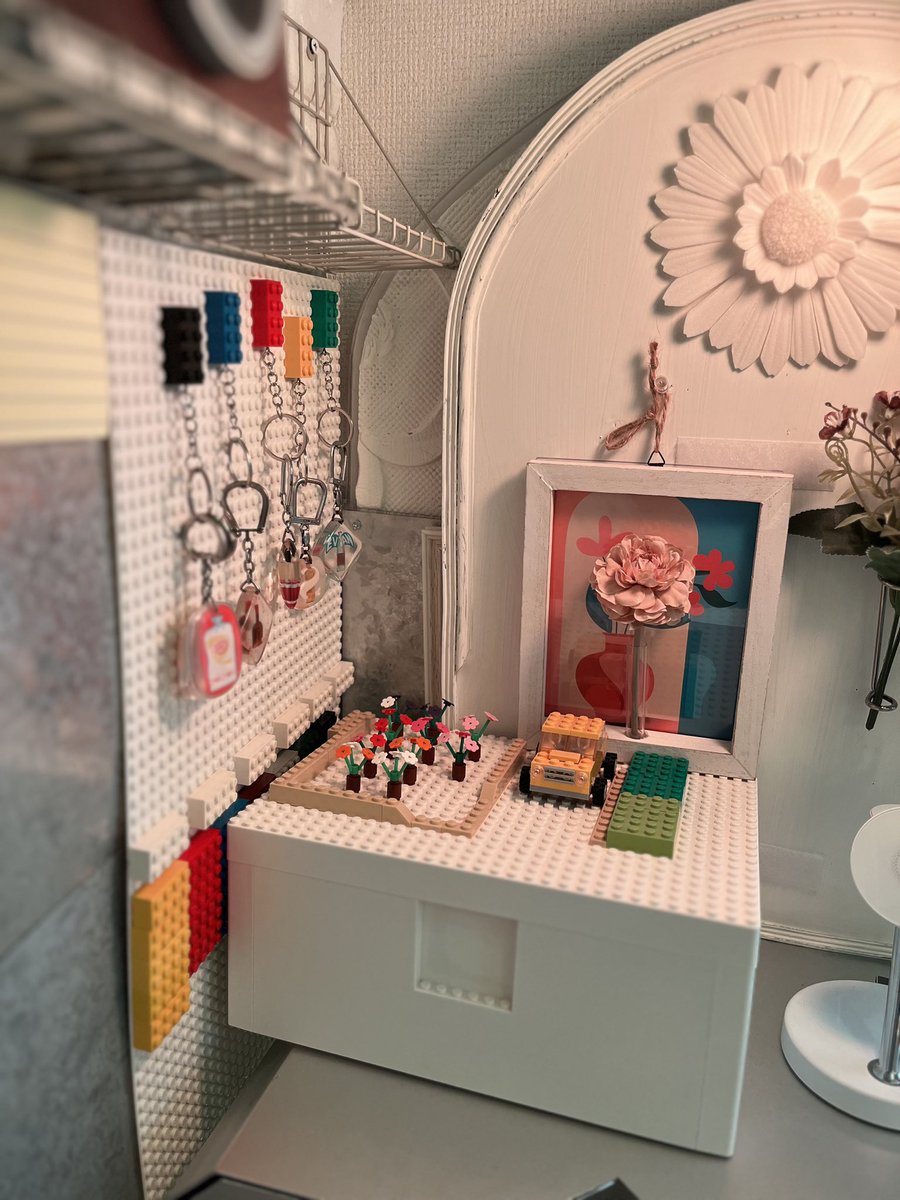 HIROS_spit's tweet photo. 近所のハードオフで、LEGOのパーツを350円瓶詰め放題。にて購入。適当に並べてみました。#LEGOblock https://t.co/tYNupwWF2t