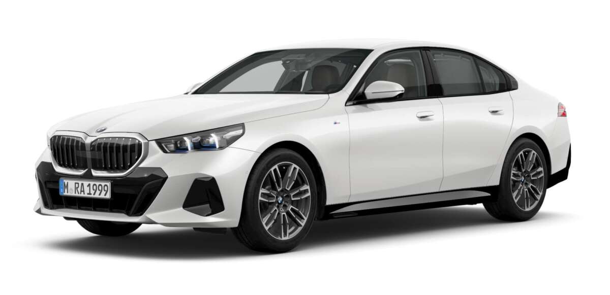 BestCars365's tweet photo. BMW 520i M Sport G60 2024 kini di Malaysia, RM350k https://t.co/fosFpp2IOV https://t.co/QMsNRrEw0T