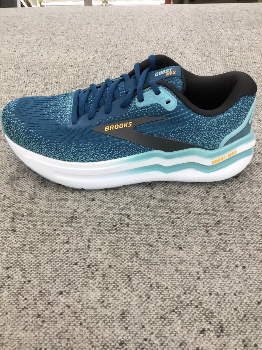 Artsports_Links's tweet image. #神戸マラソン まで残り74日
大会当日に履くシューズ決まりましたか？

本日発売の #GhostMax2 いかがですか？
大人気ブランド #BROOKS です。

グライドロールロッカーで接地から蹴り出しまでの移行をアシスト。クッションも最高😀

是非一度店頭でお試し下さい。
#アートスポーツリンクス梅田