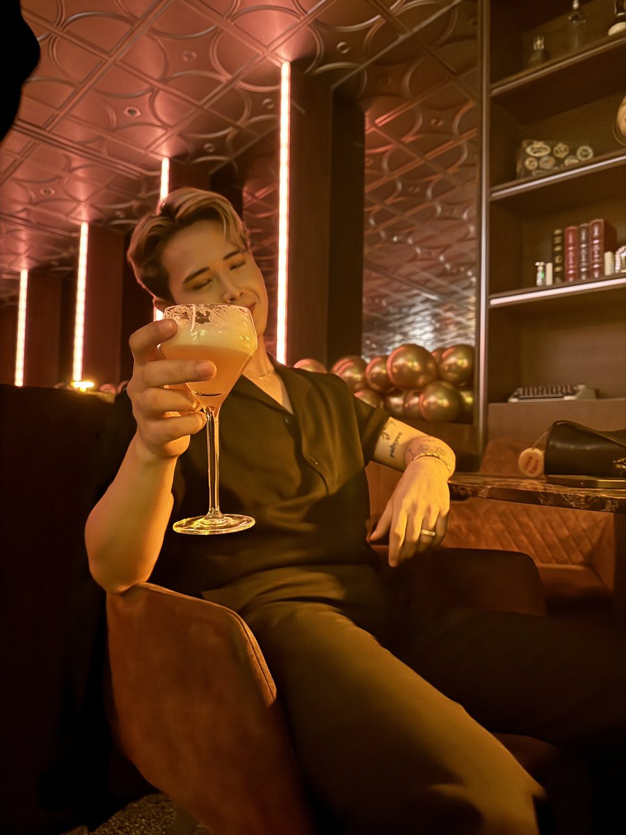 AlasDaGreat's tweet image. 🍸🖤