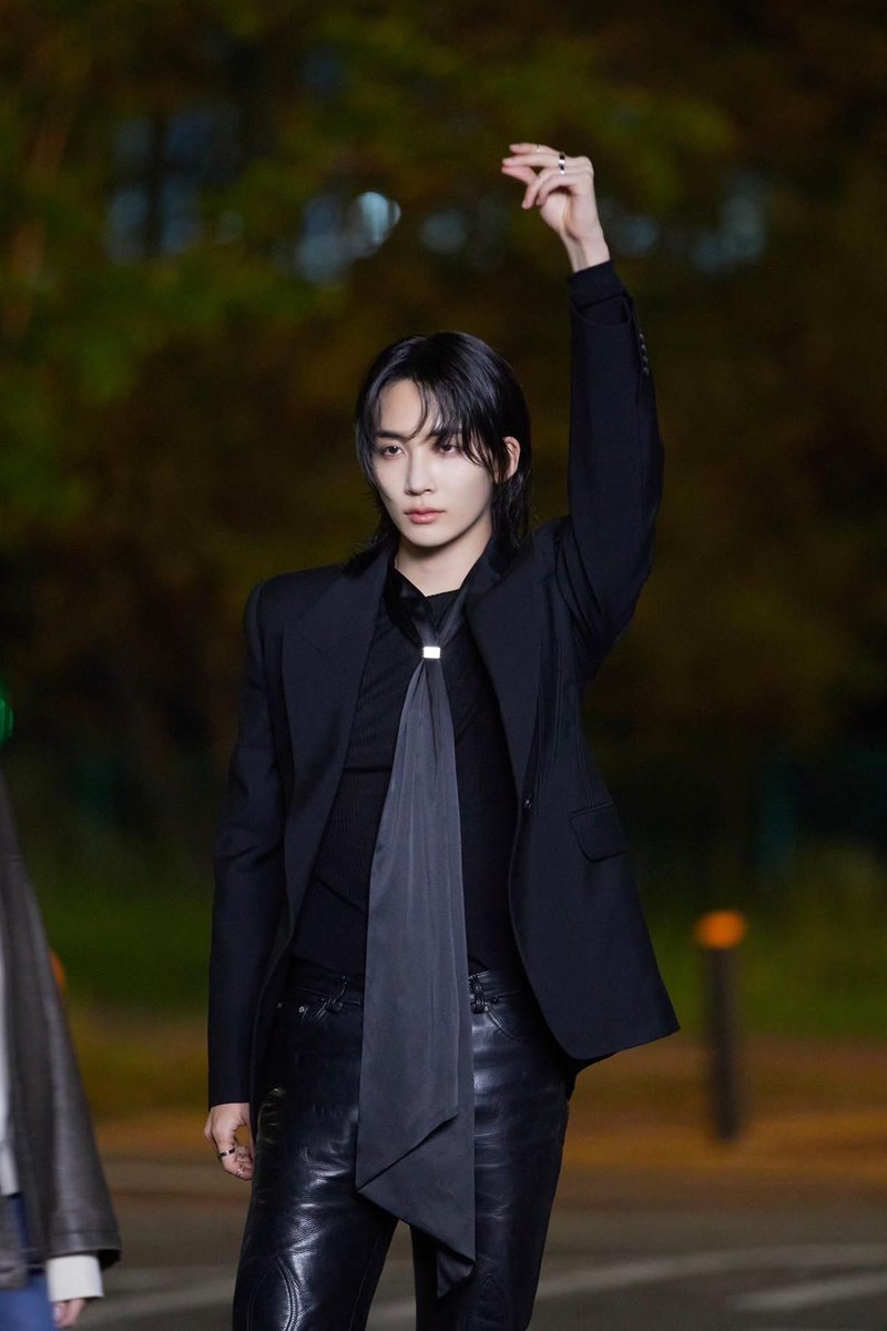 hourly_jeonghan's tweet photo. #JEONGHAN #세븐틴 #정한 #ジョンハン #SEVENTEEN @pledis_17 https://t.co/7ZMX18Ldml