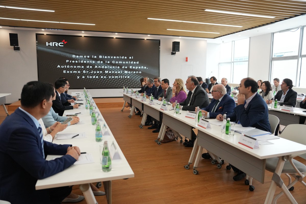 JuanMa_Moreno's tweet photo. La empresa líder de alta tecnología HRC ha puesto sus ojos en #Andalucía y estudia implantarse en Linares para abrir un centro de producción de I+D.

Visitar sus instalaciones en China es un paso adelante.

Les hemos trasladado un mensaje: encontrarán un aliado en nuestra tierra. https://t.co/GHiyWRagf0