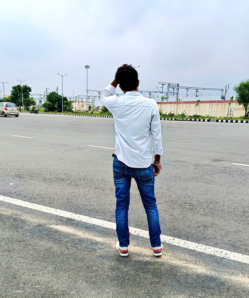 Avimeena0786's tweet photo. हर दर्द का इलाज नही दवाखाने में ,
कुछ दर्द चले जाते है परिवार के साथ मुस्कुराने में। https://t.co/Idr3zCNGjs