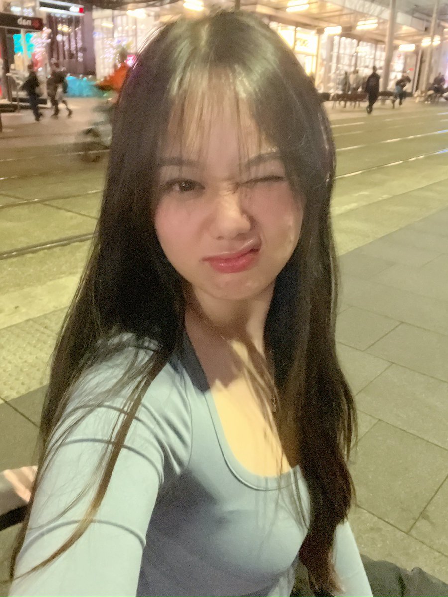 vivnval's tweet image. still looking for a simp guy 👉👈