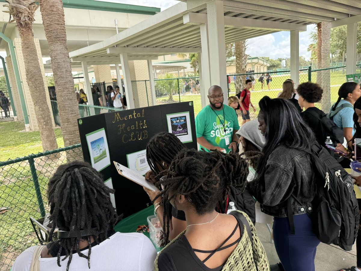 NotAloneDHS's tweet photo. DeLand High School Club Rush 2024! 

First meeting of the 24-25 school year will be announced soon,  so stay tuned!!!  

Please like and share…

#YouAreNotAlone #ItsOkToNotBeOk https://t.co/qucbJBglGv