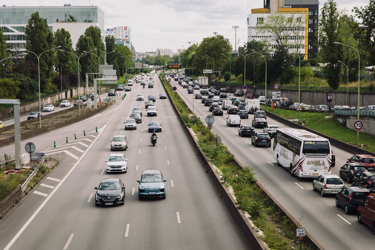 LeParisien_75's tweet photo. Périphérique à 50 km/h et voies réservées : les questions qui se posent sur le projet de la maire de Paris
➡️ https://t.co/qFjHAEyJCK https://t.co/Oq3g2uCqoy