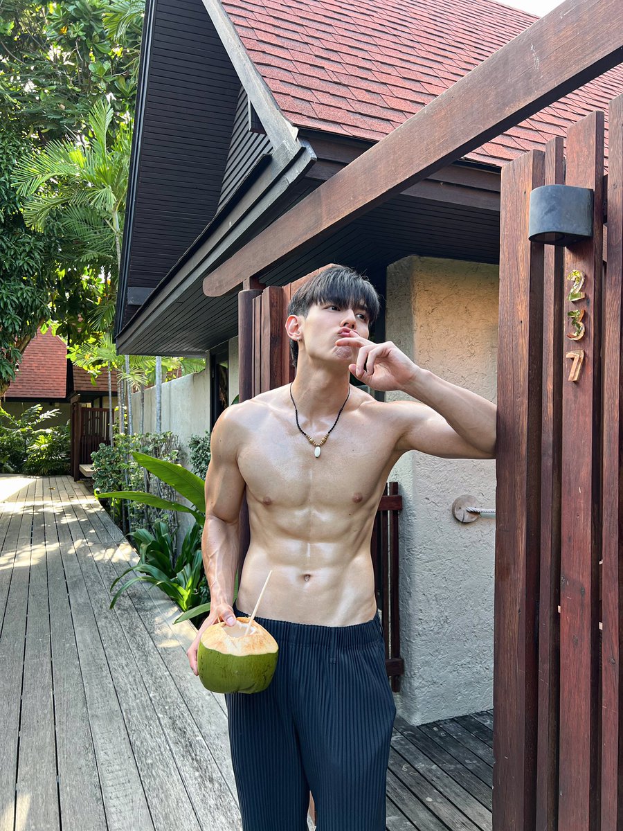 jakarinpuribhat's tweet photo. 🥥🌴

#gapjakarin #togapther https://t.co/u8Ayyj0plo