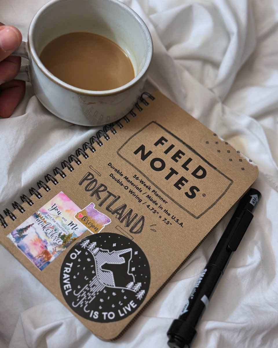 carlaconroy's tweet image. 🧘🏾 relaxing with some #journaling and coffee. #photojournal #memorykeeping #carlascreativelife @FieldNotesBrand #fieldnotes #fieldnotesbrand #fieldnotesplanner