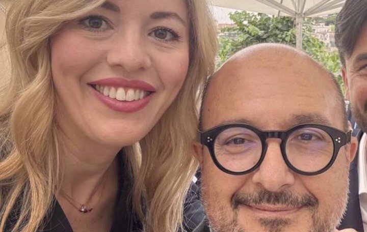 Ma siete matti? Times Square a Londra, i libri dello Strega votati ma non letti, Galileo che viene prima di Colombo, Dante padre del pensiero di destra: come faremmo a stare allegri senza #Sangiuliano?
Perciò non scrivete #Sangiuliano_DIMETTITI, dai.
Sangiulià, facce Petrarca.