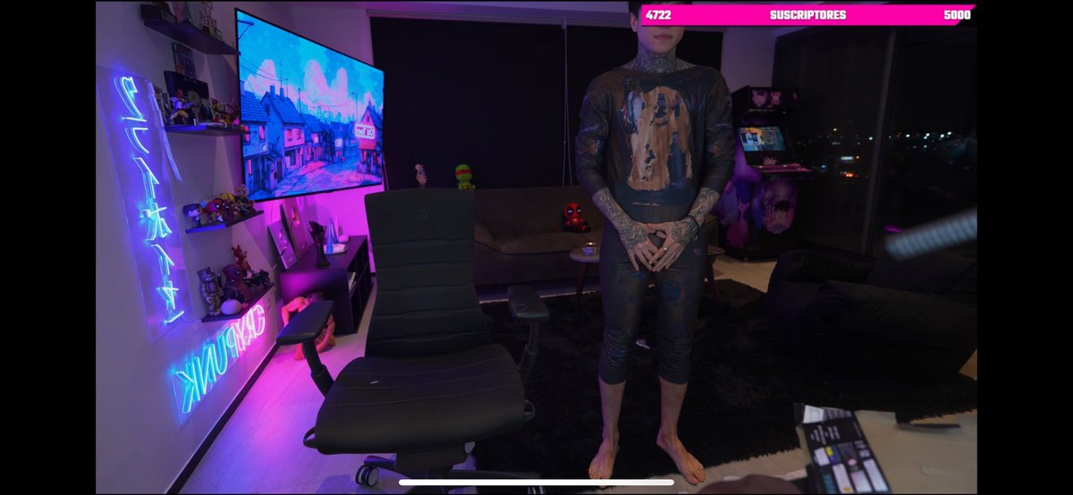 EsquizoXCry's tweet photo. Gracias por el stream de hoy @xCryboy Nos reímos mucho y pasamos una noche incre! Nos llena de orgullo ver que realmente disfrutas lo que haces! Pronto necesitarás otro mueble porque te juro que se vienen muchísimos más premios! Que paces linda noche, nos vemos mañana! 🖤🫂 https://t.co/OpbYZ54ZQ9