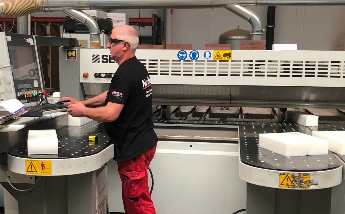 Maak kennis met één van de favoriete kunststoffen van Narviplastx ! POM = Polyacetaal.

wix.to/FfXopk1

#narviflex #narviplastx