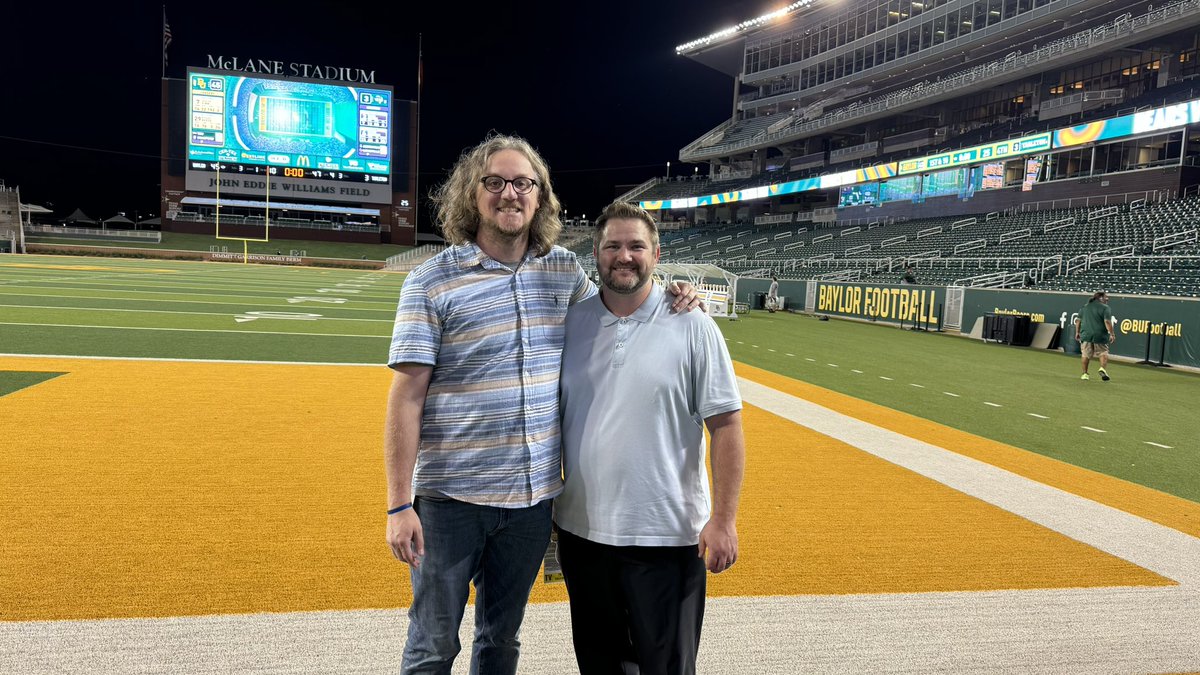 hayestrev's tweet photo. Week 1 #CFB at Baylor. Friday flew down: meetings &amp; scenic shoots around town. While doing so, I found real bears on campus. Saturday’s game &amp; broadcast were both ok. Knocking rust off during a 45-3 blowout. I talked my way on a boat too. #LaborDay #ESPN #businesstrip #ESPNCFB https://t.co/zE6pSre1Px