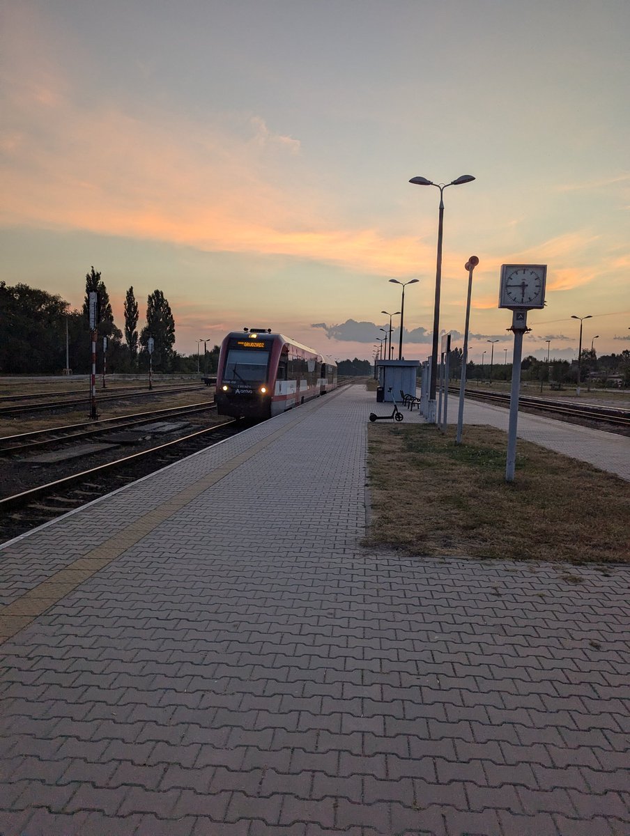 On my way to the 10th International Conference of the German Cognitive Linguistics Association in Osnabrück! <a href="/dgkl2024/">DGKL 2024</a> #DGKL2024 DGKL4 in Bremen was the first linguistics conference I'd ever been to so this conference has a special place in my heart.