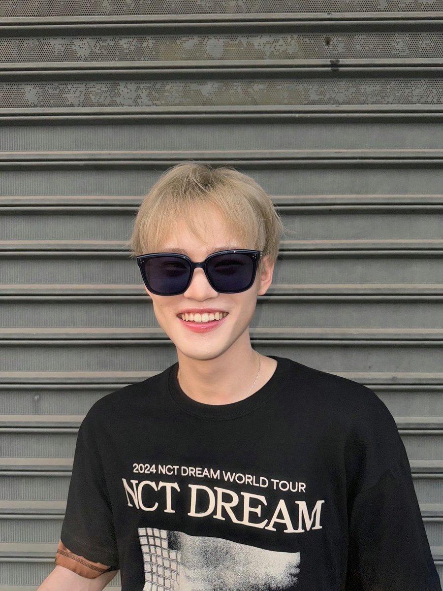 mfalpiece's tweet photo. BRO !:!!3!2!/ HE ALWAYS LOOKS SO HANDSOME BUT HE HITS SO DIFFERENT IN THE PAST WEEKS JESUS CHRISTTTT THANK YOU STYLISTS THANK U HMUA TYANK U ZHONG CHENLE https://t.co/dD4LHGuNBj