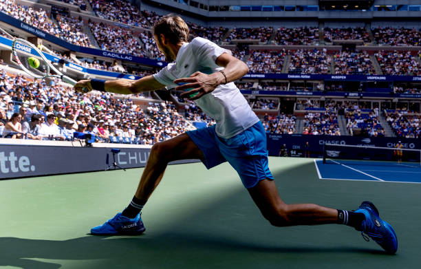 christophclarey's tweet photo. Photo of the Day

#Medvedev extends the rally

📸 Al Bello #USOpen https://t.co/i4z6tp8NbR