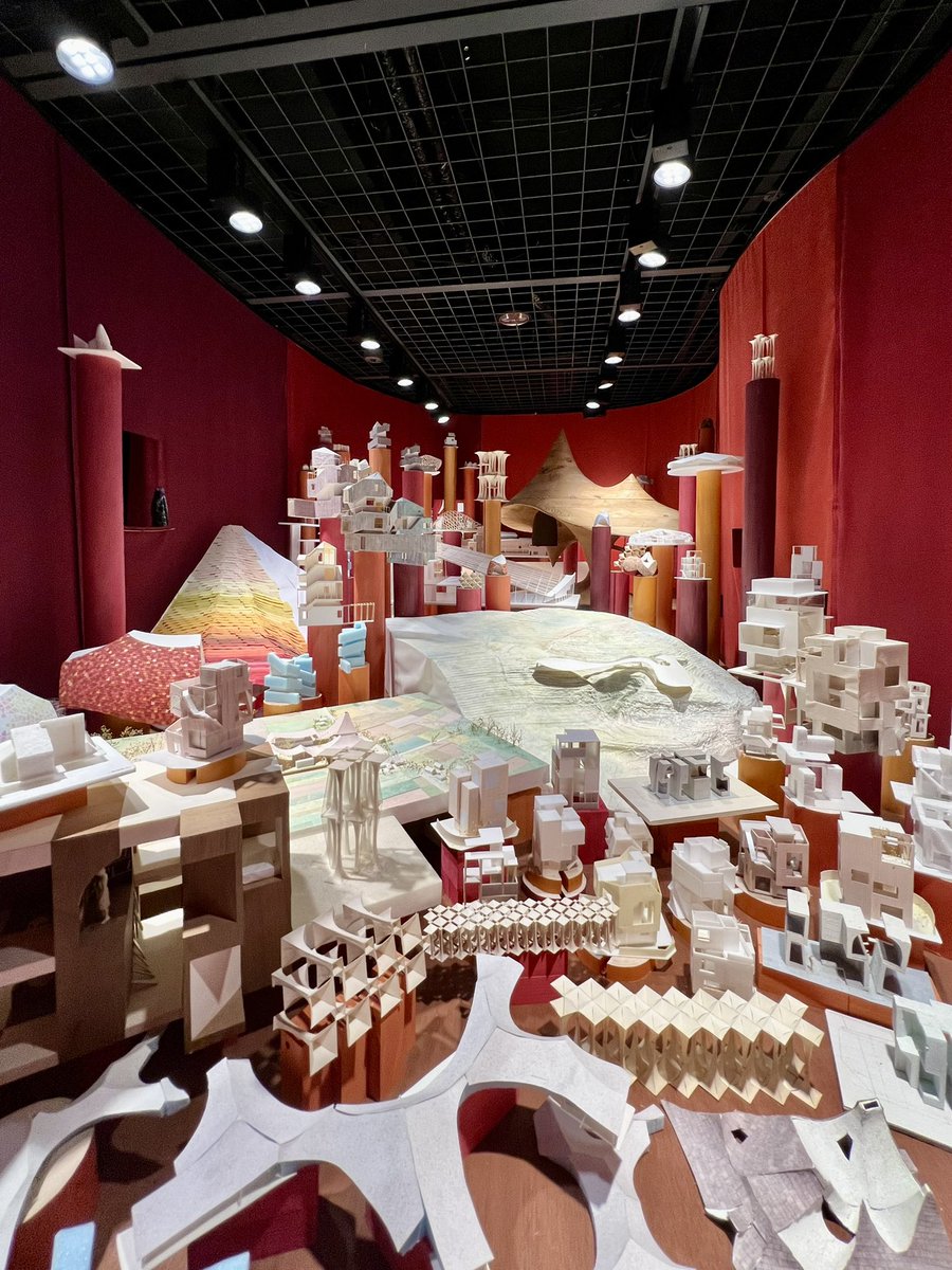 archiphoto's tweet image. ＴＯＴＯギャラリー・間で明日（9/4）から始まる「大西麻貴＋百田有希 / o+h展：⽣きた全体――A Living Whole」展

お二人の脳内をのぞき見るかのような、濃密な模型の展示も興味深い、、、！！