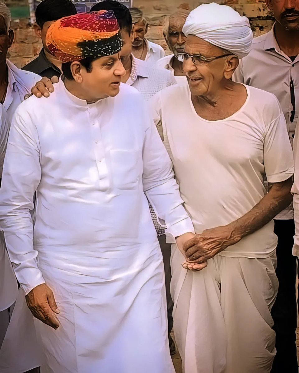 BiramaRam9's tweet photo. #डेगाना के बुजर्गो का ये स्नेह, अपनापन व आशीर्वाद ही मुझे जनसेवा हेतु प्रेरित करता है ।
आपका अजयसिह
#डेगाना #People_First
#मेरा_डेगाना_मेरा_परिवार
@AjaysinghKilak @KilakOffice @BiramaRam9 https://t.co/U4nl93OwDA