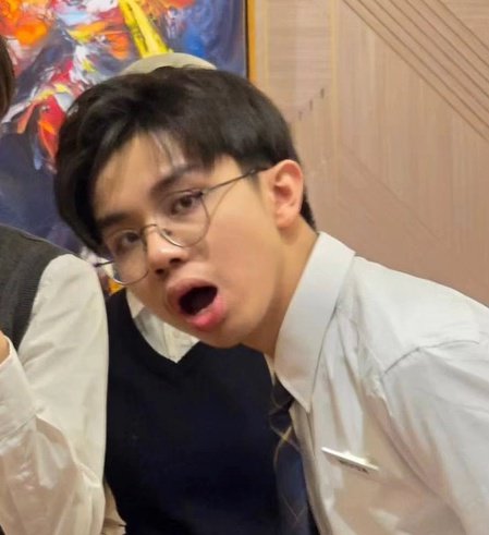 cakemoroll's tweet photo. #imkevin new pose unlocked : mangap 😧 https://t.co/695X83GsG5