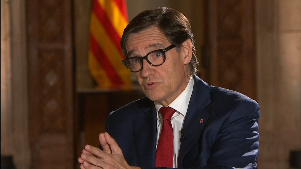 3CatInfo's tweet photo. El govern aprovarà avui que es reactivi la comissió tècnica entre el govern català i l'espanyol sobre l'ampliació de l'aeroport del Prat. Salvador Illa va anunciar-ho ahir en una entrevista a TV3 i Catalunya Ràdio https://t.co/3VojuJzlWj https://t.co/TJCk8oHmOC