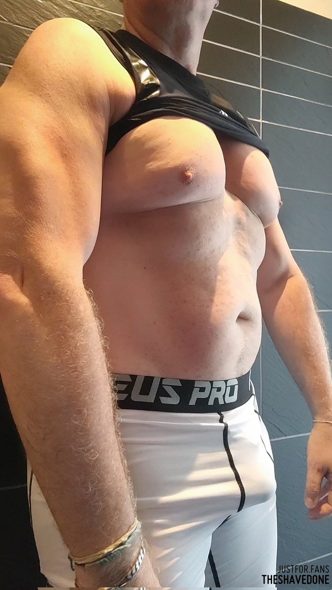 theshavedone67's tweet photo. Some more from the rest room
#bodycheck #bodybuilder #strip #musclepose #shaved #musclebear #dick #cock #hugepecs #bigchest #muscles https://t.co/D3Hneuz1CF