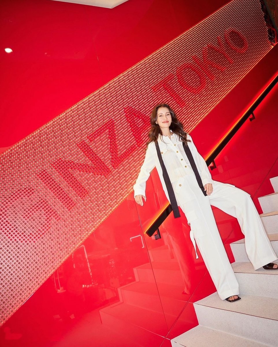 AnnethongCF's tweet photo. 202409 Ann作为Future Solution LX系列的挚友,在东京银座的资生堂全球旗舰店体验护肤科技~❤️❤️ @AnneThong #annethong #annethongprasom #แอนทอง #แอนทองประสม #AnneChineseFans #AnneChineseFanClub #IAMLEGENDARY #FutureSolutionLX #NewFutureSolutionLX #ShiseidoThailand #Shiseido https://t.co/EwGznoE9O1