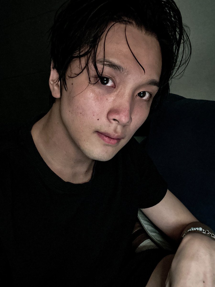 มึง กุเขินทุกอย่าง ตั้งแต่หน้าสด ผมเปียก ยันไรหนวด ดิบมาก ป่าป๊าเกิน กุร้องไห้ㅠㅠ