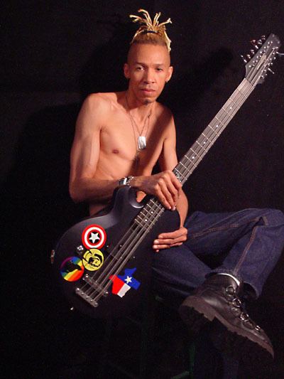 MaxxGhe's tweet photo. 03/09/1950.
Nasce a Braidwood, in Illinois, il bassista, cantante e compositore dei prog rock King's X: Doug Pinnick.
Nel loro calderone musicale sono presenti elementi Jazz/Fusion, Funk e Hard Rock, rendendoli peculiari in un genere spesso stereotipato.
#DougPinnick #KingsX https://t.co/QCOb1AR3Wt