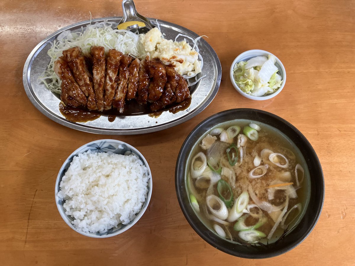 OSYABERI_BIWAKO's tweet photo. 井之頭五郎も訪れた舞木ドライブインで遅めの昼食🍚
特製焼肉定食（半ライス許して）で午後✖️ https://t.co/UA6tjVDeU7