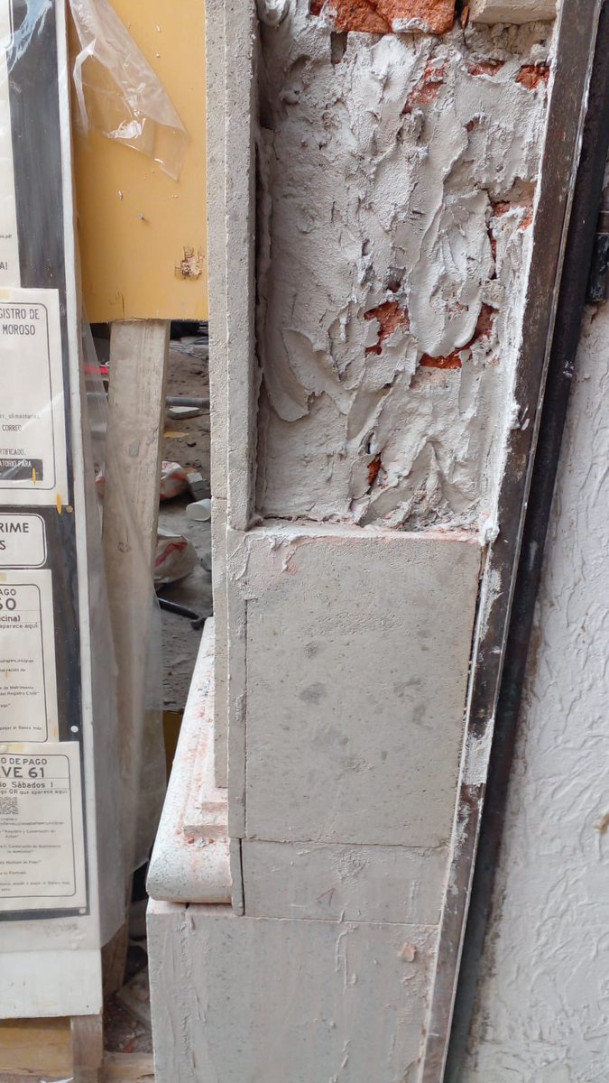 VekaDuncan's tweet photo. Oigan @Alcaldia_Coy, ¿pueden explicar qué clase de remodelación están haciendo en el Palacio de Cortés y si cuentan con la autorización del @INAHmx? Pareciera que están sustituyendo la cantera original por placas contemporáneas, ojalá puedan aclararlo https://t.co/WMWVOoQGXb