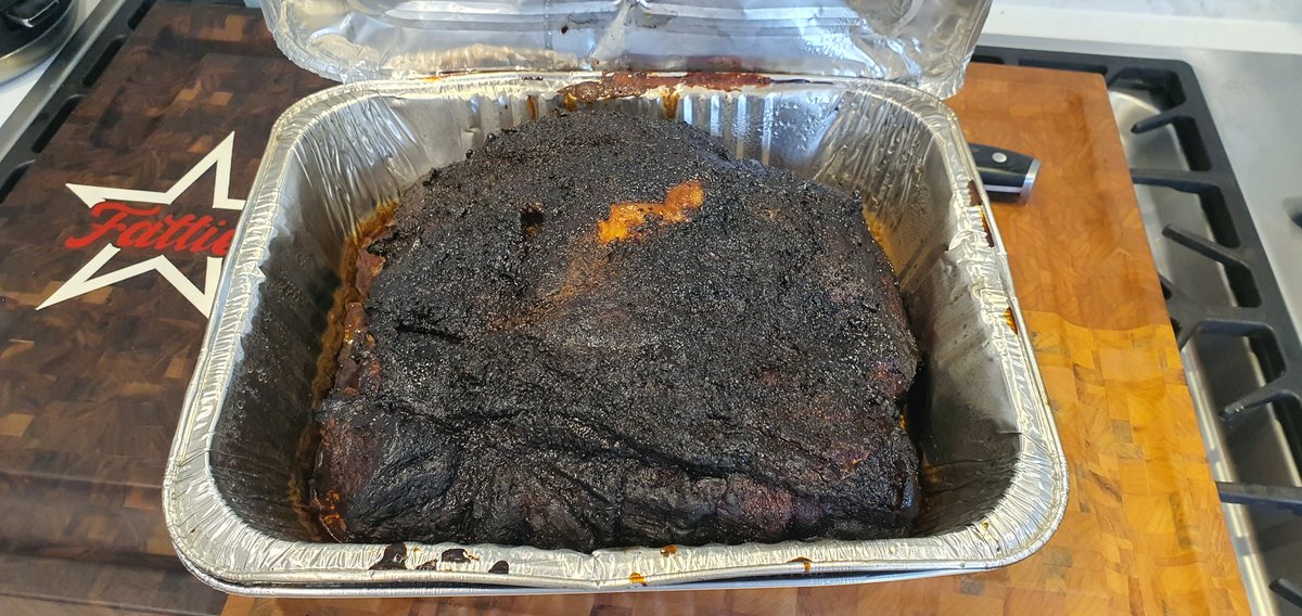 Locally sourced pork shoulder from New Street butchers, smoked over oak. Simple mustard binder, garlic powder, black pepper and kosher salt.