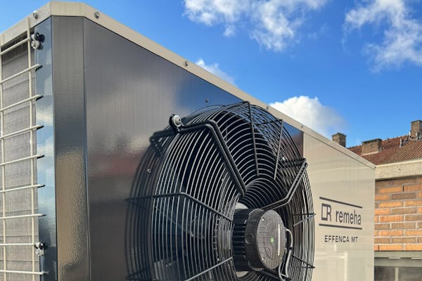VakbladWP's tweet image. Grootvermogen warmtepompen breed inzetbaar dlvr.it/TClZbk