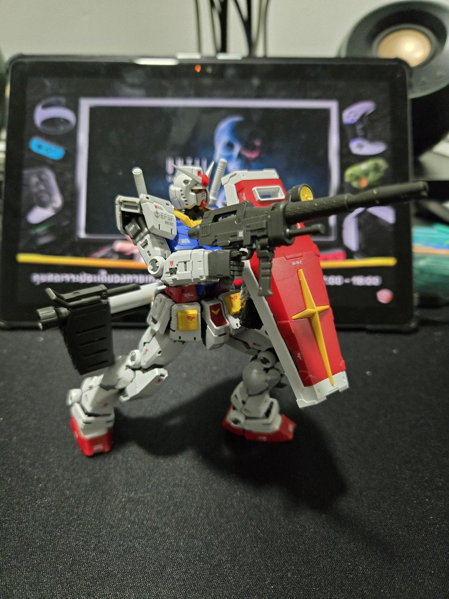 345U51R1's tweet photo. RG Gundam RX 78-2 ver. 2.0 with stickers on. Everything is so small. https://t.co/7KdDJhqSI5