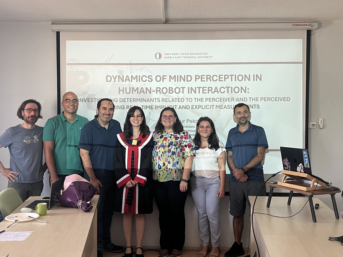 👩‍🎓Tuğçe Nur Pekçetin <a href="/TugceNPekcetin/">Tuğçe Nur Pekçetin</a> is now a DOCTOR in Cognitive Science! Congrats Tuğçe for the terrific work you have done over the past few years! Well-deserved, it’s time to celebrate 🎉 .