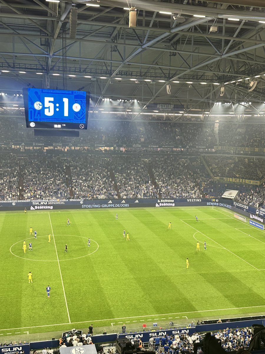 Thomas_Relf_'s tweet photo. Great trip to @s04 to commission the Clearsky system in Veltins Arena. I had the opportunity to watch the game to monitor the data, and it was exciting to see the passion of German fans. Best of luck for the rest of the season! https://t.co/ACf4CQYxU2
