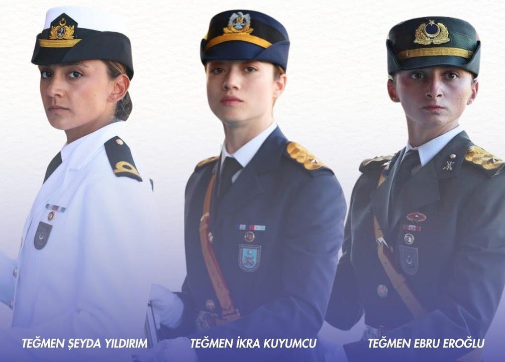 semr00's tweet photo. Duruşunuzla, çalışkanlığınızla, iradenizle kim bilir kaç kız çocuğuna ilham verdiniz. Türk kadını göklere yükselmeye devam edecek ❤️#ikrakuyumcu #seydayildirim #EbruEroğlu ❤️🤍❤️ https://t.co/yfLLIicQ30